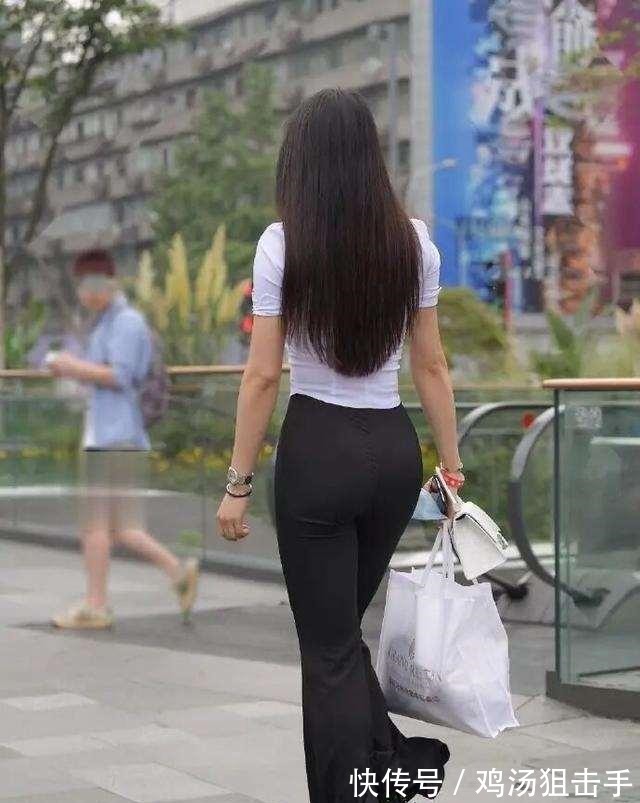 蕾丝 牛仔裤穿搭简约大气，减龄效果相当不错，舒适又带着点小精致！