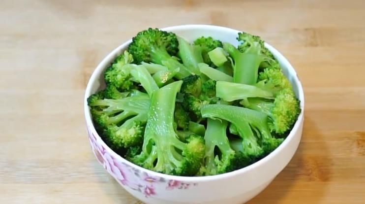 美味|西蓝花最简单的吃法,最大限度的保留西蓝花的营养,鲜香美味
