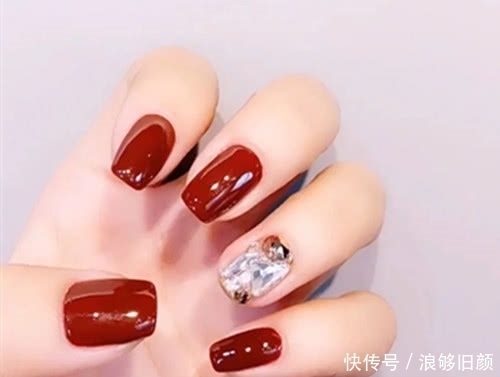 打底|新年美甲:怎能少得了''果冻''与''金色魅影'',让你的手大放异彩