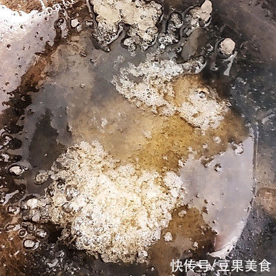 简单易做的虎皮鹌鹑蛋烧肉,让人吃了还想吃