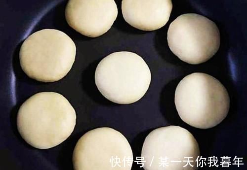 早餐饼|做这种饼不加一滴水，不含添加剂，松软香甜，大人孩子都爱吃！