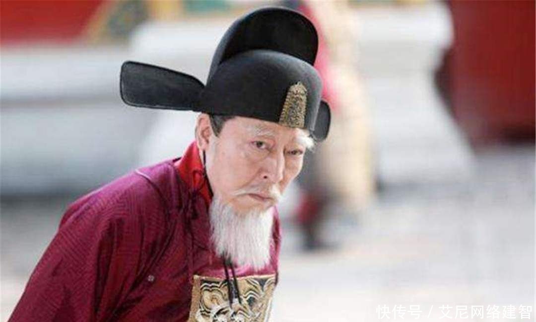 穿越回明朝见官怎么称呼?千万别叫“大人”,老百姓得叫“老爷”