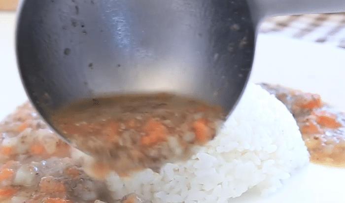 孩子|分享一款胡萝卜牛肉盖浇饭,鲜香味美又营养,孩子爱吃的主食美味