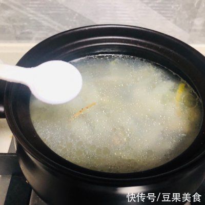  下饭|超下饭的白菜生蚝汤，汤鲜蚝嫩，一学就会