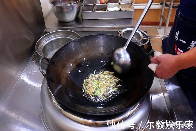 葱油|炒木耳时,总容易炸锅爆裂?教你小技巧,木耳不炸锅,更鲜香脆爽