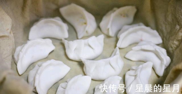 家人|别再用白面包饺子了，做成水晶饺子，看着就很有食欲，家人都爱吃！