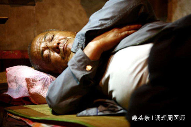 失眠|白天不想起，晚上睡不着1个洋葱竟然就能摆脱，建议失眠者试试