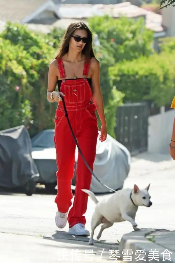 女人过了45岁,少穿黑白灰!多穿这5种“颜色”,非常显气质