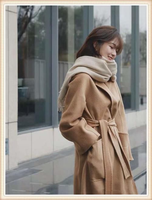 永不过时的“驼色系”,讲究女人必学的穿搭,无论年龄多大都适用