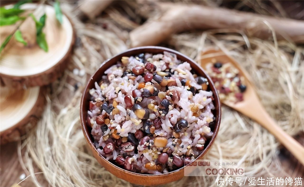 下班回家晚餐认真做,4菜1汤,有荤有素营养足,我家从不点外卖