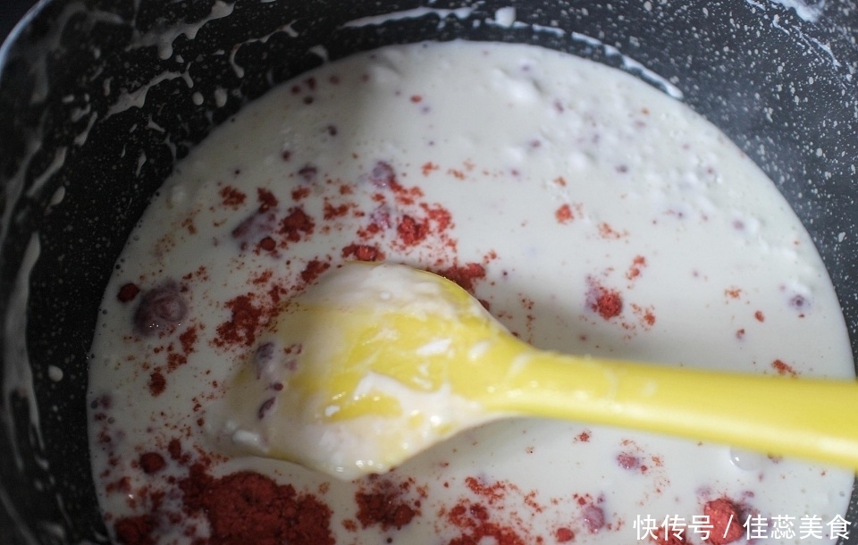 用平底锅就能做的草莓雪糕,简单零失败,关键口感无冰渣,更好吃