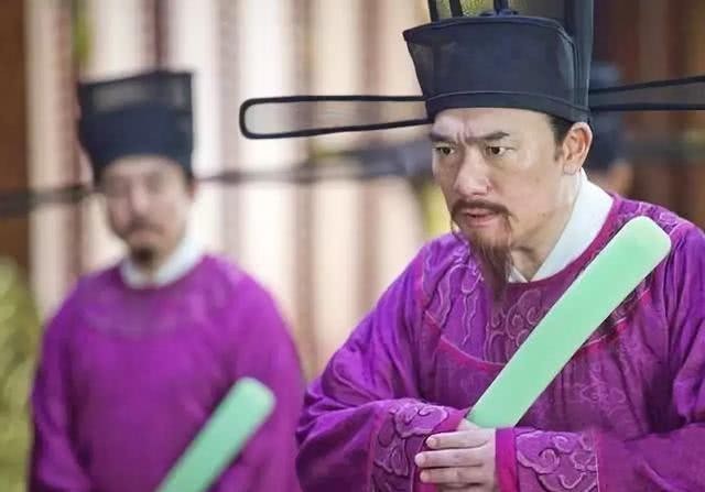 朱元璋|朱元璋发现碗里有根头发,顿时龙颜大怒,御厨跪下帽子一摘:我是光头!