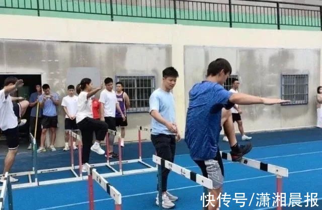 阿添|亚洲飞人苏炳添给学生上课！网友：我也想去上苏老师的课