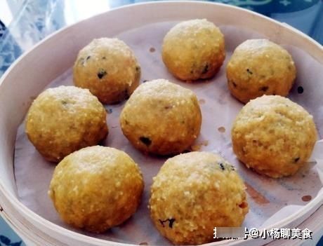 早餐我就爱菜团子,蒸一蒸10分钟出锅,热量低还耐饿,香软好吃
