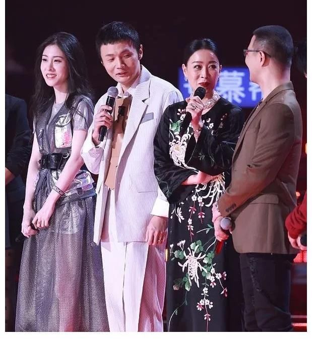 好声音|《好声音》那英退出，内定冠军传言不攻自破！新一任导师大有来头