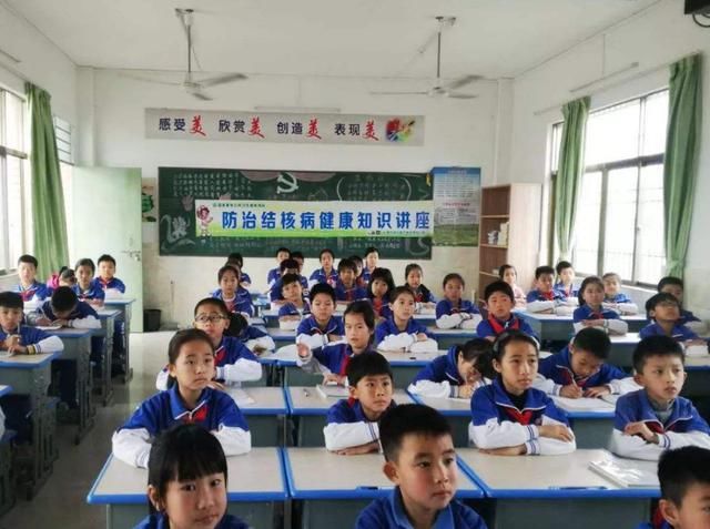 小学生作文《给爸爸一封信》，100字用11个成语，网友：甘拜下风