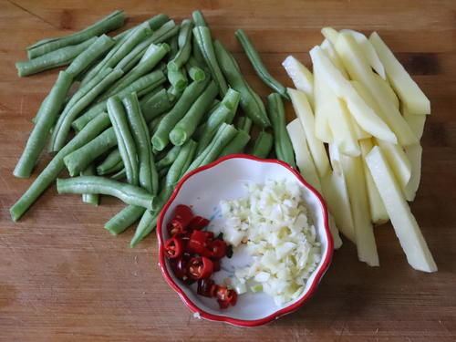 快手|土豆烧豆角，简单快手家常菜，口感好味道浓，隔三差五吃一回