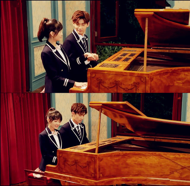 快本|当梁洁在《快本》做模特的姿势时,有人注意邢昭林的表情吗