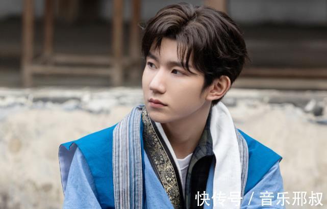 易烊千玺|王俊凯易烊千玺帮王源宣传新节目《奇异剧本鲨》一个细节受关注