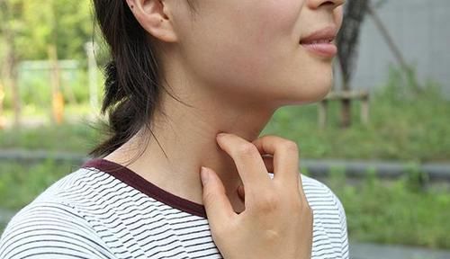 食道癌并非难察觉,喉咙出现3种不适,是在提醒你,很多人忽视了