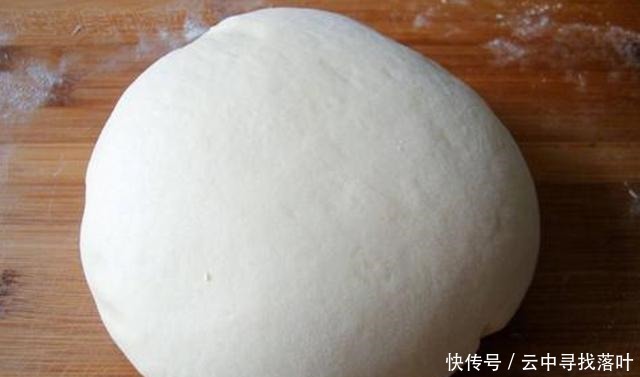 香甜|冬天,遇到此面食要多吃,一卷一蒸,香甜松软,好吃又顶饱