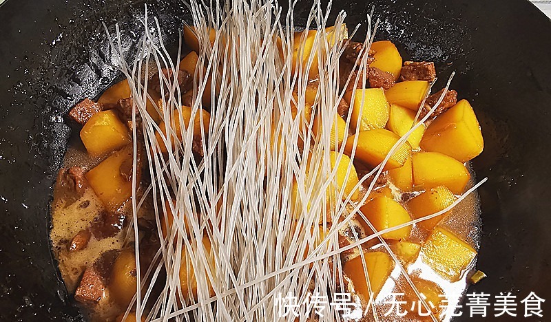 搭配|三伏天,推荐一道我的拿手菜,荤素搭配,一周吃6次都不腻,真香!