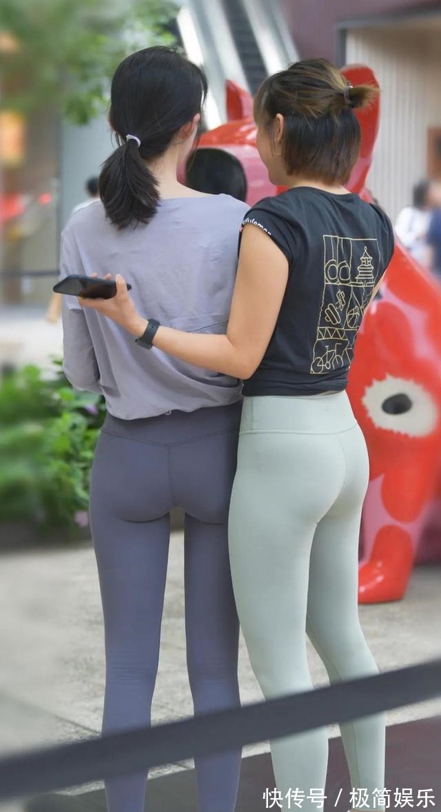 超模 小姐姐牛仔裤穿搭,展现超模气场,彰显出时尚大方的优雅气质感!