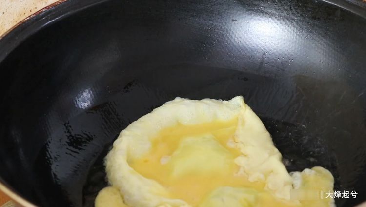 炒芹菜，别直接下锅炒，大厨教你，多加一步，比吃肉都香