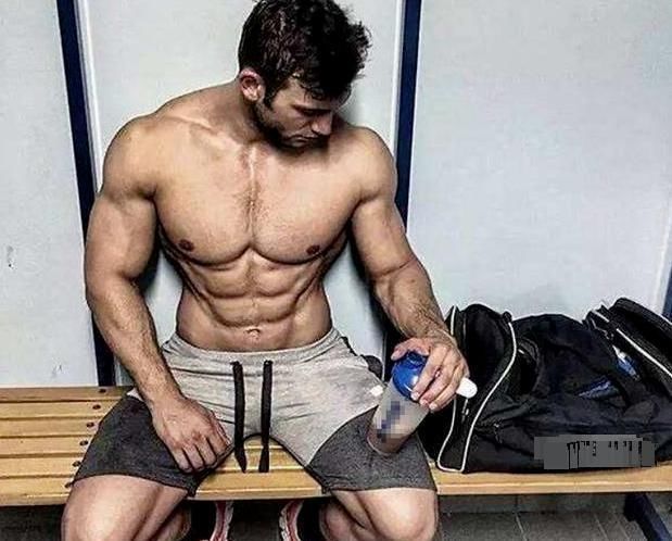 肌肉男|健身后啥都一概不吃,只吃蛋白粉的人,可以练成肌肉男吗