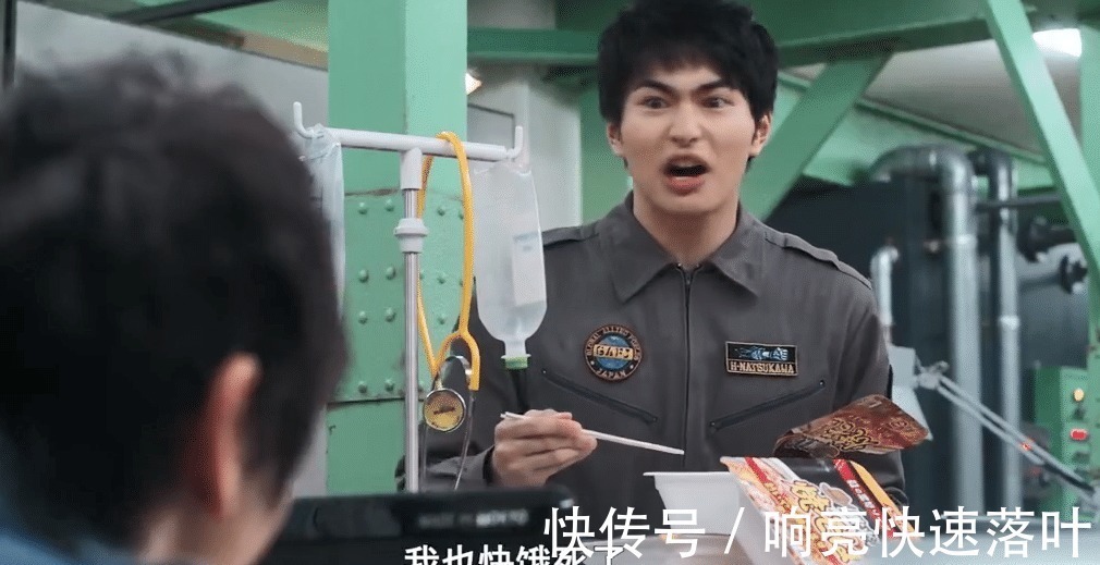 军械库|泽塔奥特曼朝仓陆和夏川遥辉大口吃泡面,奥特曼人间体都贪吃