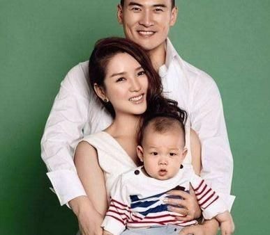 何洁|4个孩子两个爹,哭诉养不起的何洁,前夫才是真悲哀