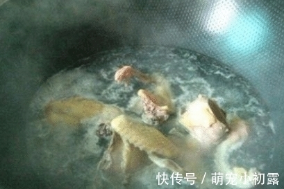 秋天多喝鸽子汤，做法简单，只需记住这几点，做出来鲜香又滋补！