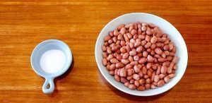 油炸|花生米不用水煮,撒点盐泡一下,比油炸得更好吃,咸香酥脆