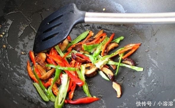 炒面也能在家做，鲜香入味又好吃，简单易学上手快