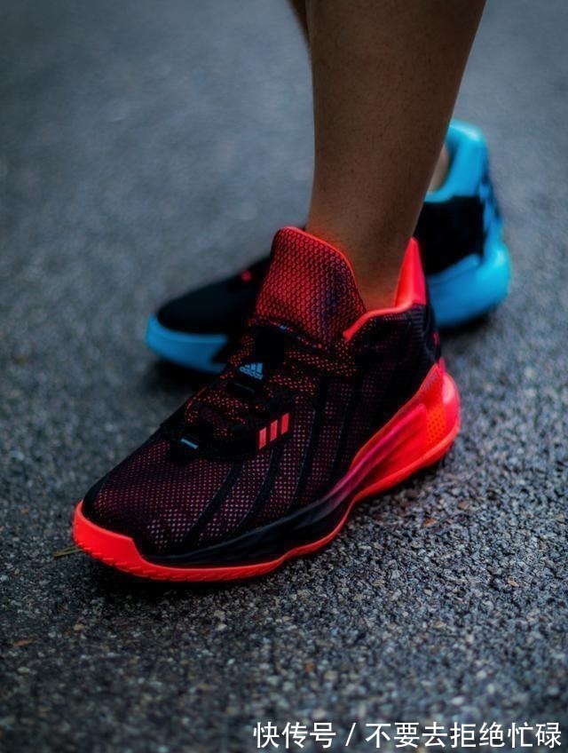 lightstrike 鸳鸯撞色+裸眼3D!上脚这双鞋,谁都忍不住多看两眼