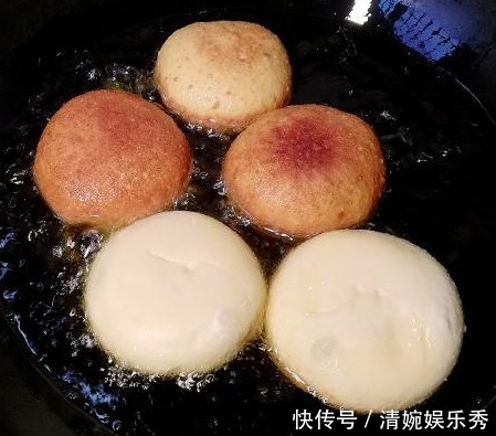 一碗面,2个鸡蛋,不烤不烙,简单一做,个个鼓大泡,比面包还香