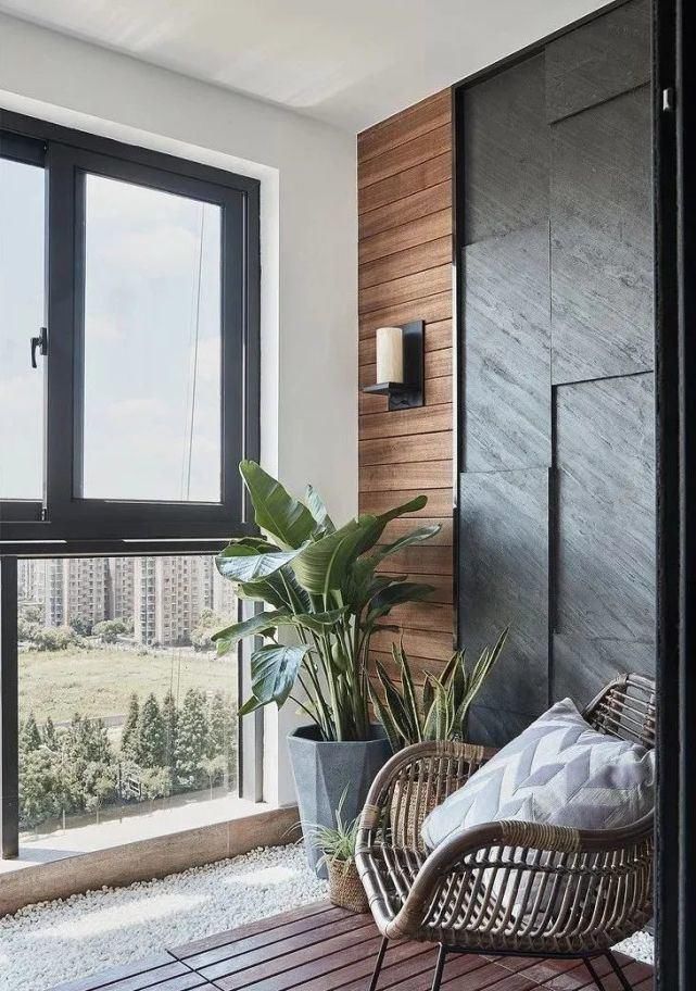 防腐木|越来越多人阳台不铺瓷砖，如今用它来代替，太聪明了