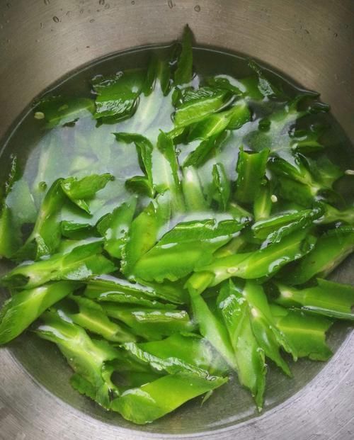 简单|真正的“补钙蔬菜”就是它,每天炒一盘,做法简单,补钙长个头