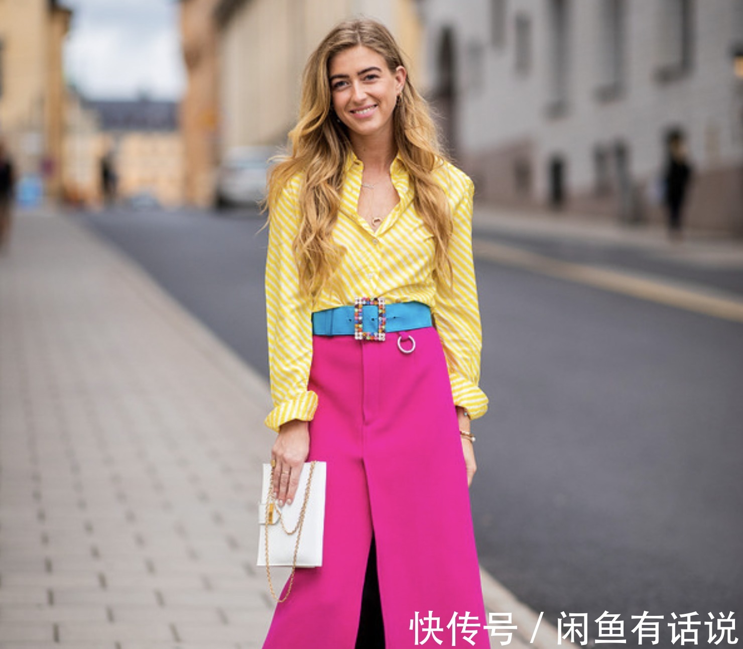 气质|女人过了50，买裙子尽量避开这3种颜色，看着年轻却容易拉低气质