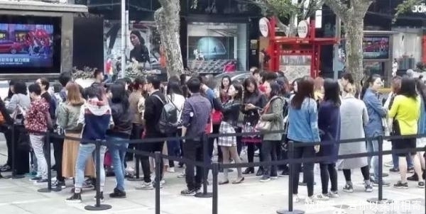 长龙|上海的线下店全关了!淮海路上这栋三层洋楼曾经天天排长龙…