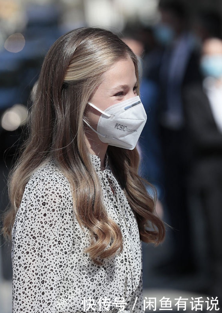 优雅|不愧是西班牙未来女王，15岁公主穿搭就初显成熟，简约却不失气场