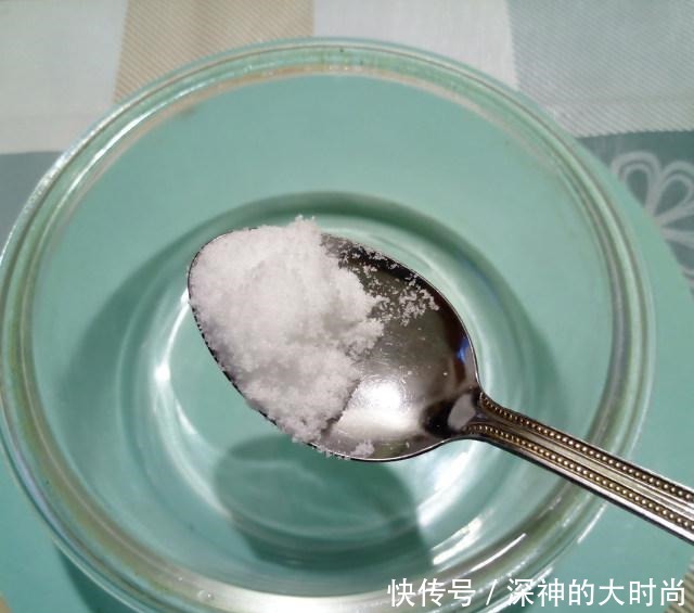 简易辣椒油,香辣好吃,做法也很简单!