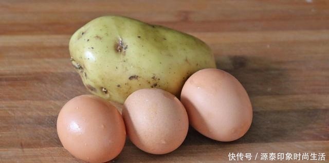 土豆|土豆别炖了，加3个鸡蛋，教你新做法，营养解馋又下饭，比肉还香