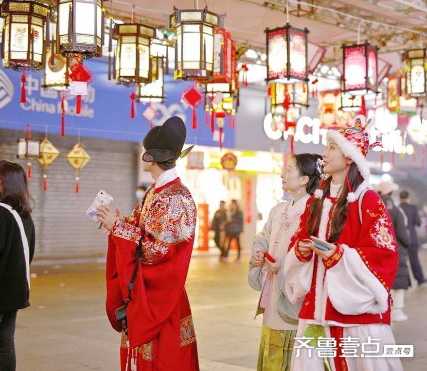 元宵节|元宵节赏花灯品民俗，青岛台东迷你版“糖球会”上线了