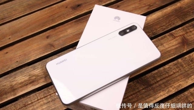 高价|买手机千万别随波逐流这5部看看就行了,真的是高价低配