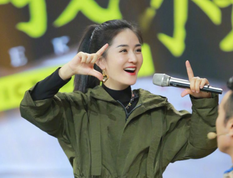 《快本》开播24周年,谢娜发博晒名场面,节目组喊话:等你哦