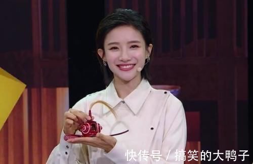 蔡紫和央视全新节目风格契合,受邀担任主持人,冠军没白拿