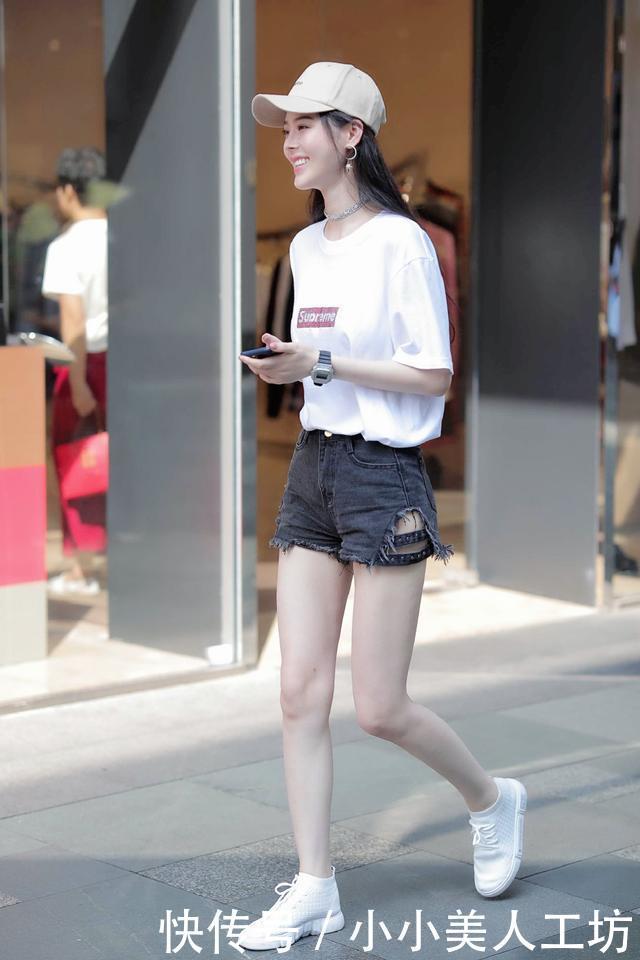 苗条女孩的秋日穿搭,休闲显瘦牛仔短裤,让造型轻松变好看