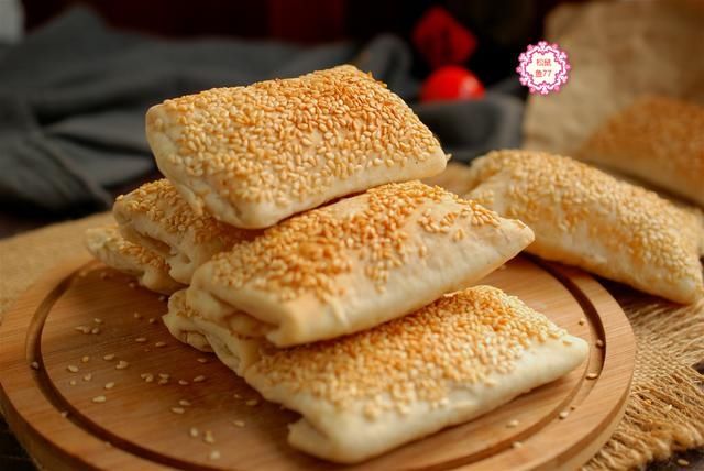 油皮|薄薄的皮儿脆脆的壳儿,一捏就碎一碰就掉渣,这个烧饼真香