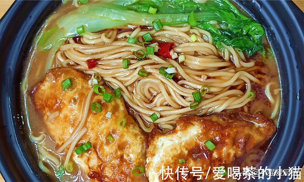 教你好吃的懒人煎蛋焖面,10分钟搞定,一个星期吃几天都不腻